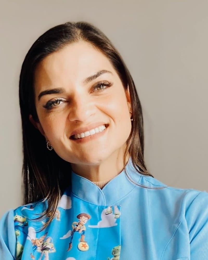 Dra. Letícia de Cristo — Especialista em Odontopediatria · Necessidades Especiais · Sedação